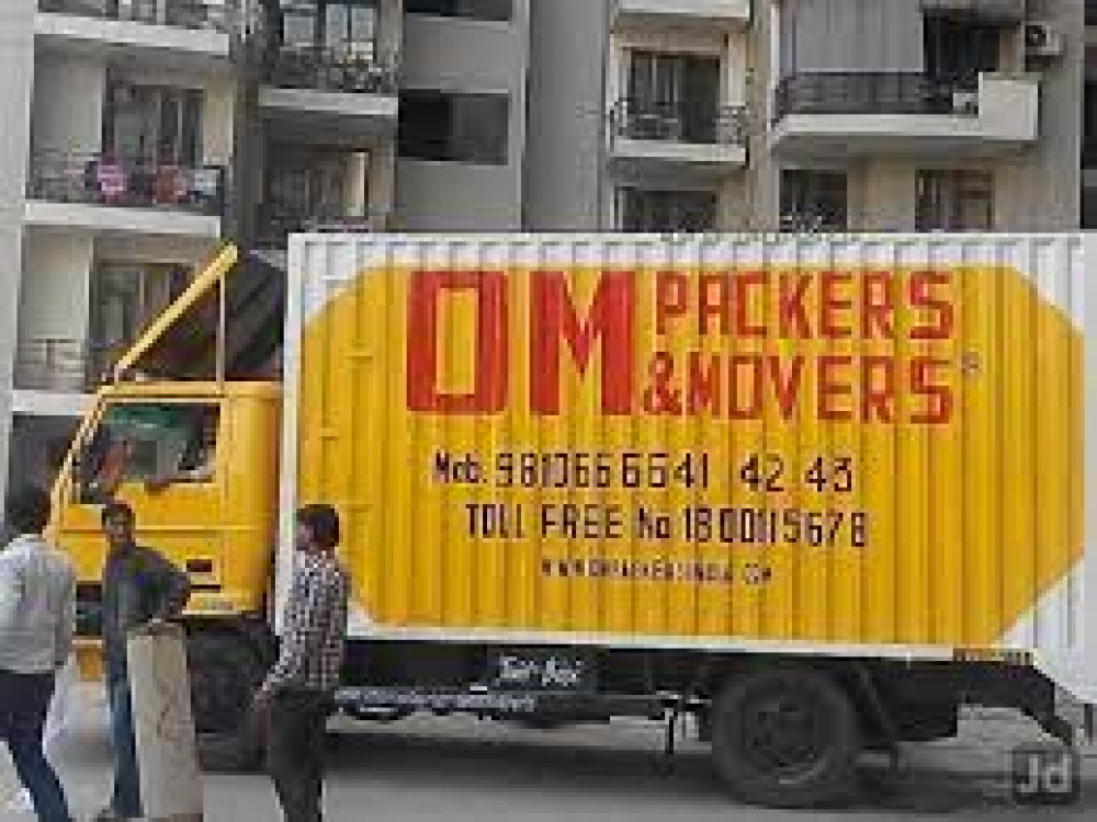 Om Packers and Movers banner