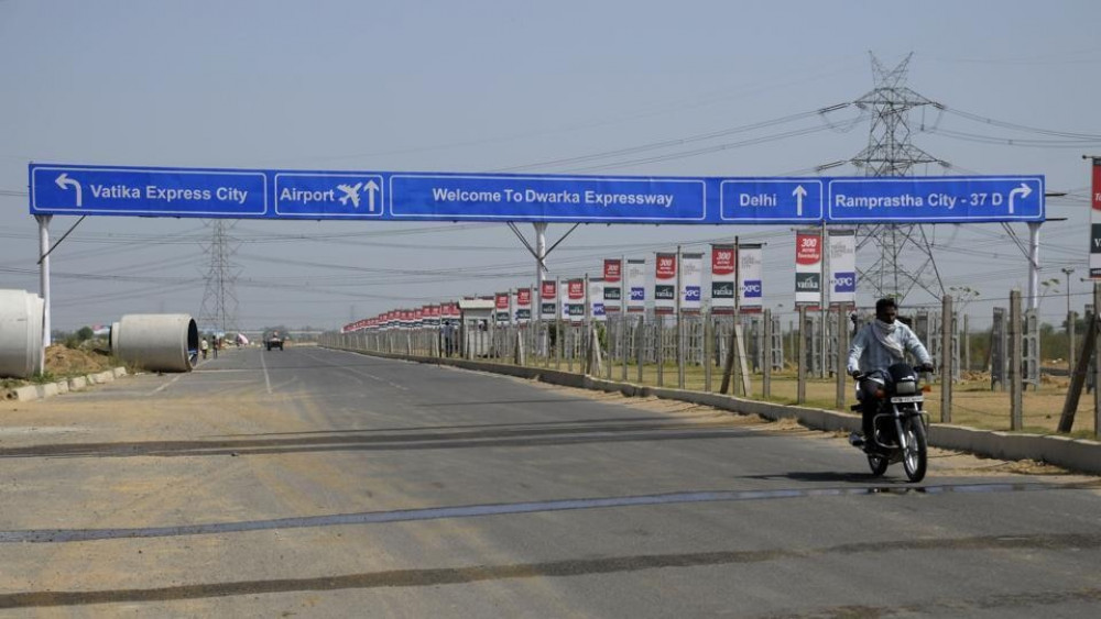 Amstoria Dwarka Expressway banner